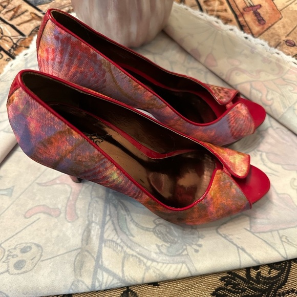 Carlos Santana Vintage Size 6 Red Peep Toe Heels. Barely worn! - Picture 3 of 6
